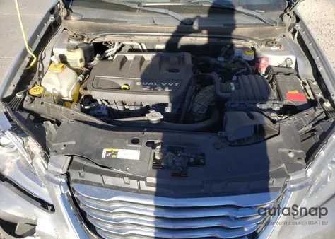 2013 Chrysler 200 Touring z USA, uszkodzony, nr VIN 1C3CCBBB4DN765112